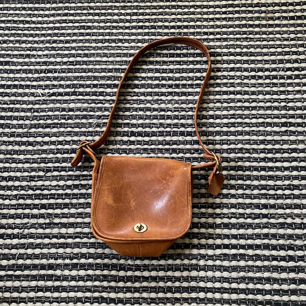 🌿Coach Vintage Turn Lock Front Flap Closure Crossbody Camel Bag Purse 1424